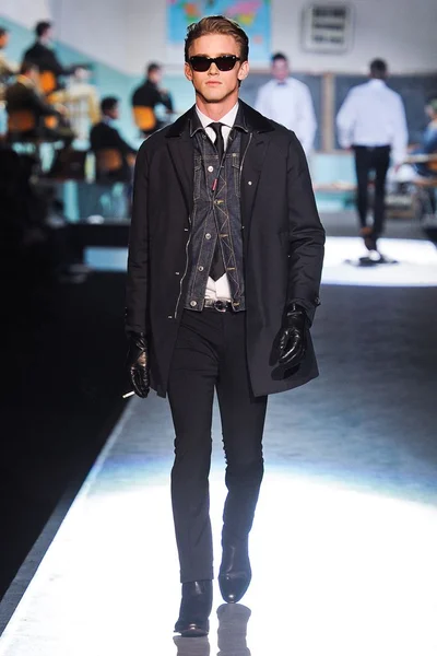 Look 29